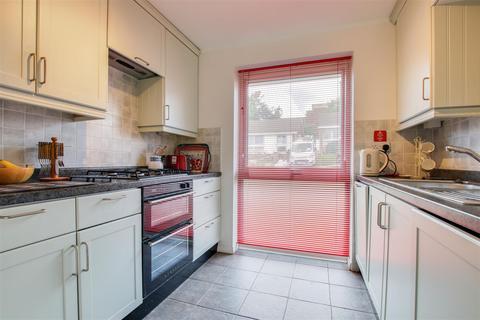 2 bedroom semi-detached bungalow for sale - Valley Fields Crescent, Enfield