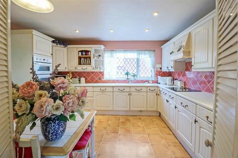 5 Red Willow, Harlow, CM19 5PA