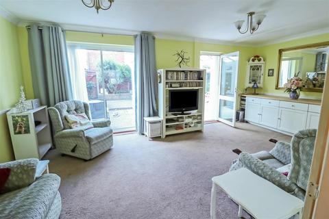 5 Red Willow, Harlow, CM19 5PA