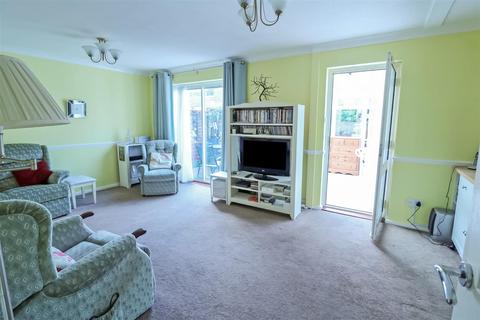 5 Red Willow, Harlow, CM19 5PA