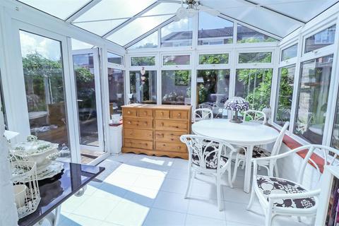5 Red Willow, Harlow, CM19 5PA