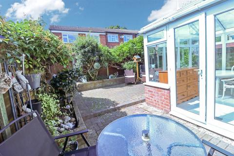 5 Red Willow, Harlow, CM19 5PA