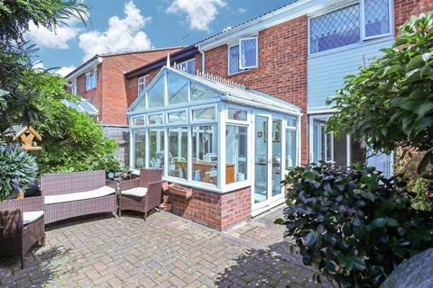 5 Red Willow, Harlow, CM19 5PA