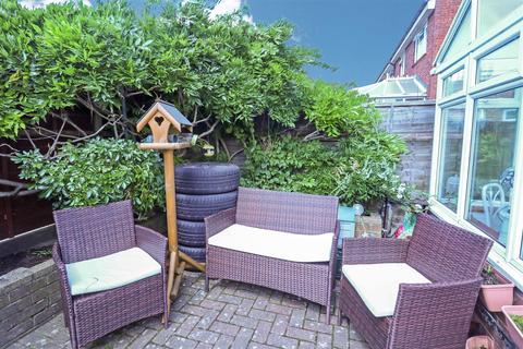 5 Red Willow, Harlow, CM19 5PA
