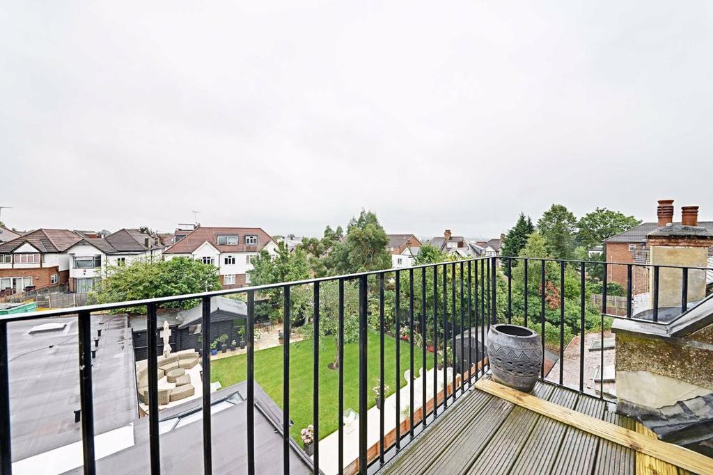 Audley Road, Hendon, London 2 bed flat £1,647 pcm (£380 pw)