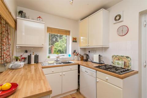 6 Dokkum Road, Crediton, EX17 3DJ