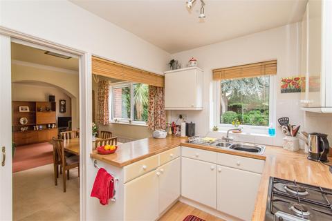 6 Dokkum Road, Crediton, EX17 3DJ
