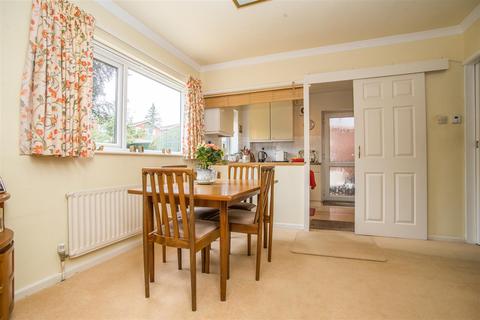 6 Dokkum Road, Crediton, EX17 3DJ