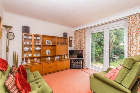 6 Dokkum Road, Crediton, EX17 3DJ