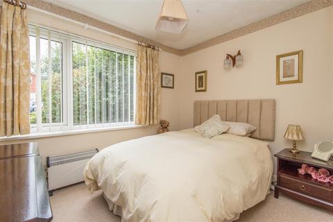 6 Dokkum Road, Crediton, EX17 3DJ