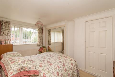 6 Dokkum Road, Crediton, EX17 3DJ