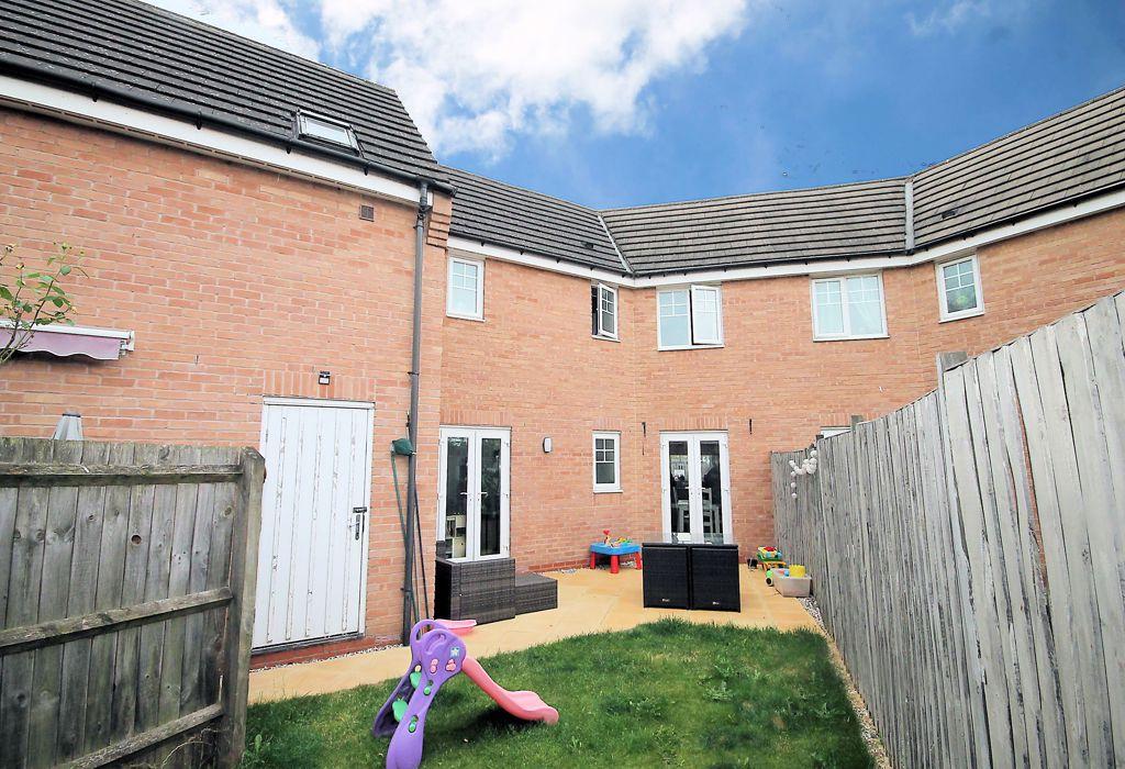 Southwick Drive, Tamworth, B77 2FP 3 bed semidetached house £230,000