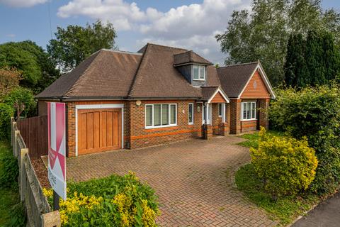 4 bedroom bungalow for sale - Bookham