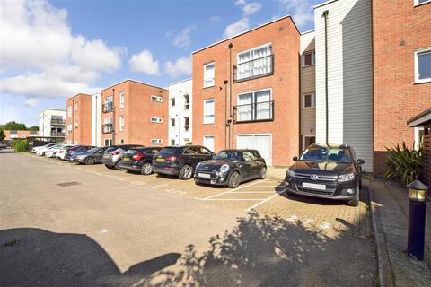 66 Canalside, Redhill, RH1 2NH