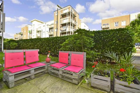 66 Canalside, Redhill, RH1 2NH