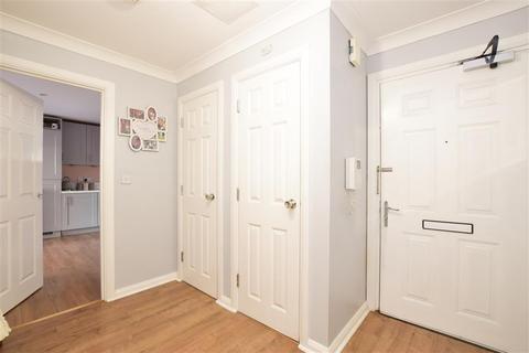66 Canalside, Redhill, RH1 2NH