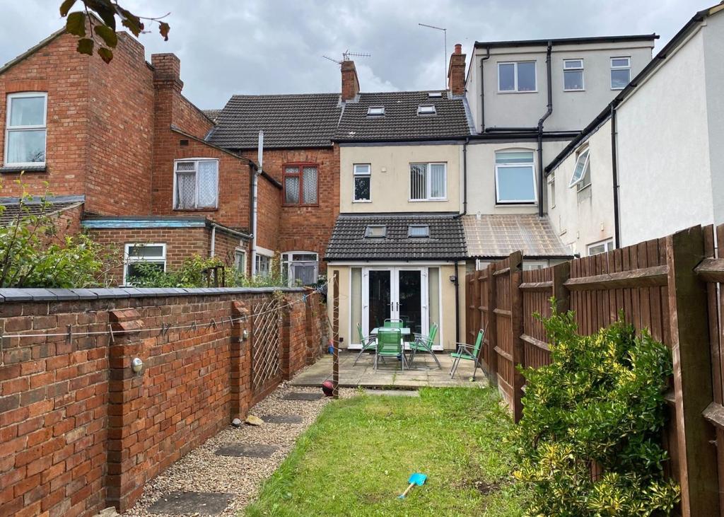 Oliver Street, Poets Corner, Northampton NN2 7JH 3 bed terraced house