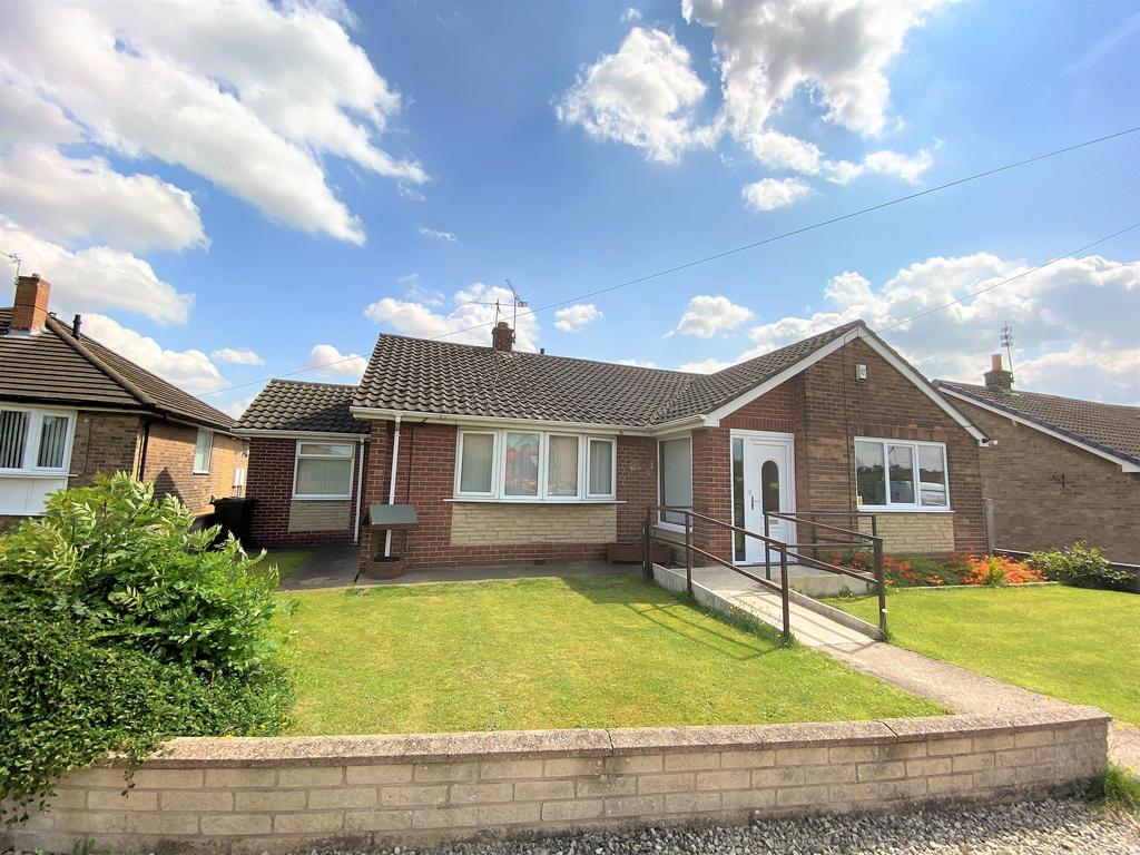 Highgate Lane, Goldthorpe, Rotherham, S63 9BA 3 bed detached house £