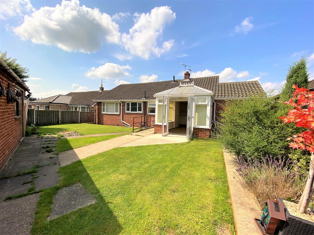 Highgate Lane, Goldthorpe, Rotherham, S63 9BA 3 bed detached house £