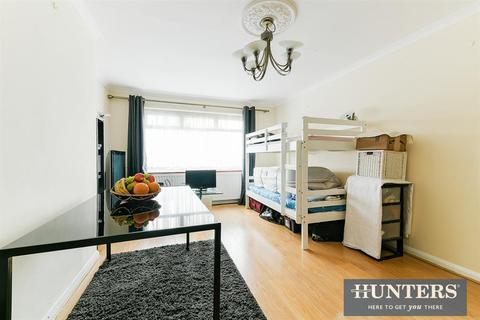 51 Boscombe Road, Worcester Park, KT4 8PJ