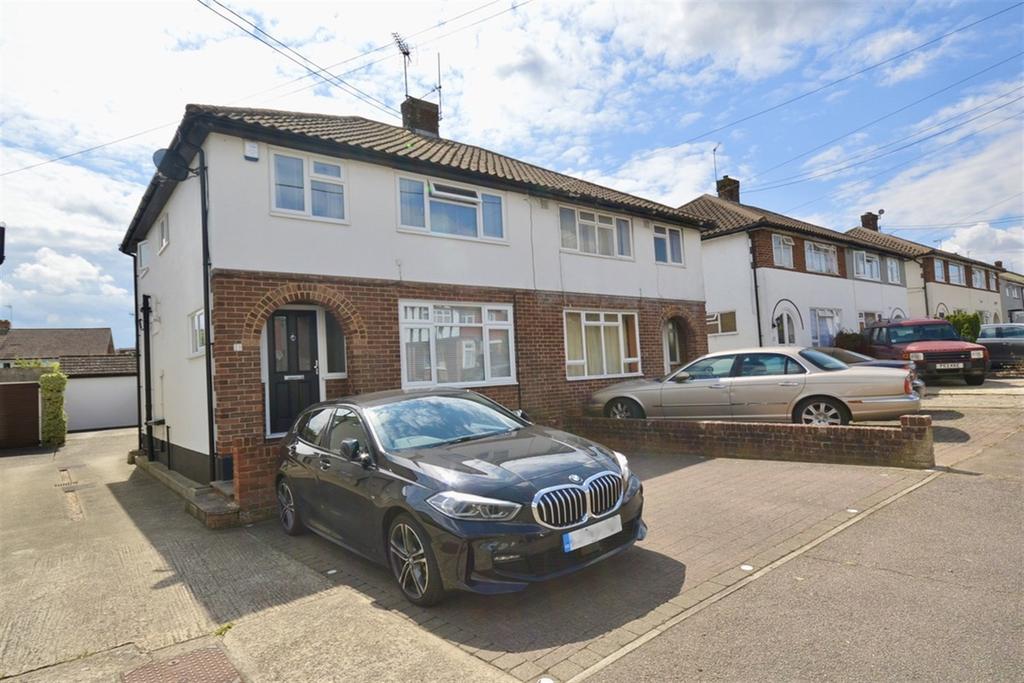 Orchard Drive, Braintree, CM7 3 bed semidetached house £350,000