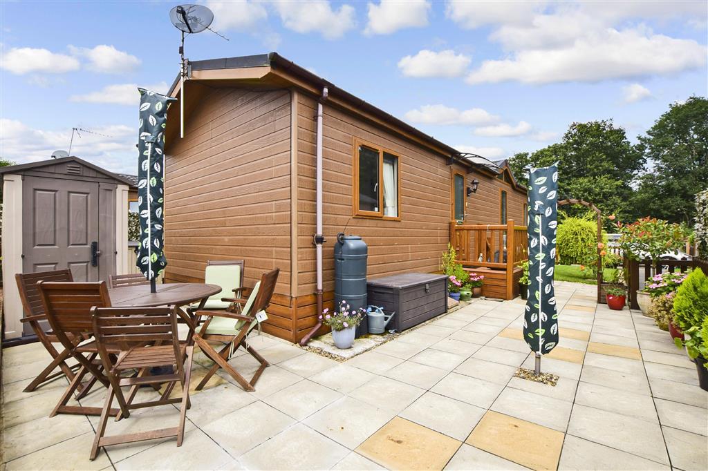 Church Hill, Boughton Monchelsea, Maidstone, Kent 2 bed park home £