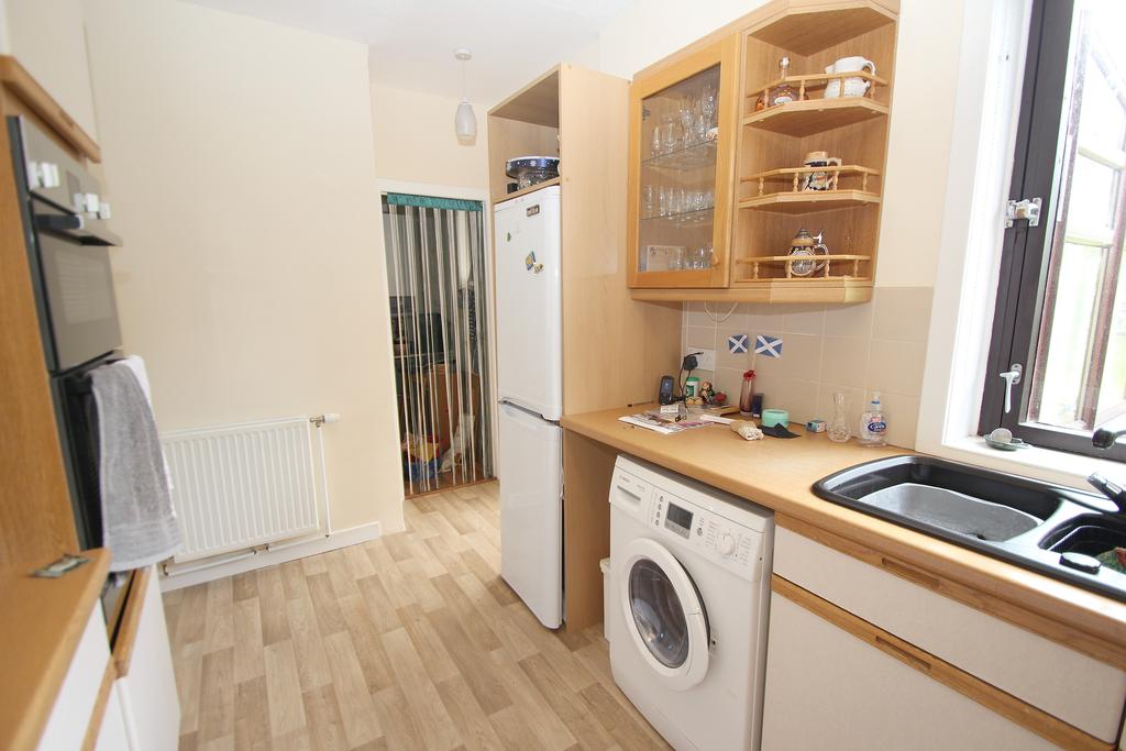 49 Bruce Gardens, INVERNESS, IV3 5EW 3 bed semidetached villa £150,000