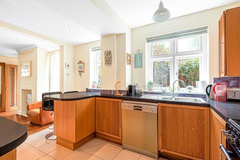 Rhoander Old Compton Lane, Farnham, GU9 8EG