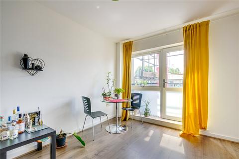 1 bedroom flat to rent, Highland Court, 57 Cudworth Street, London