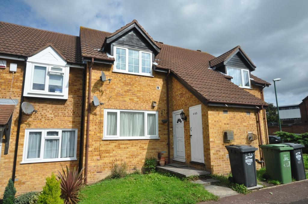 Knights Manor Way Dartford DA1 1 bed apartment £875 pcm (£202 pw)