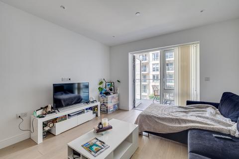 1 bedroom flat for sale, Faulkner House, Fulham Reach, London