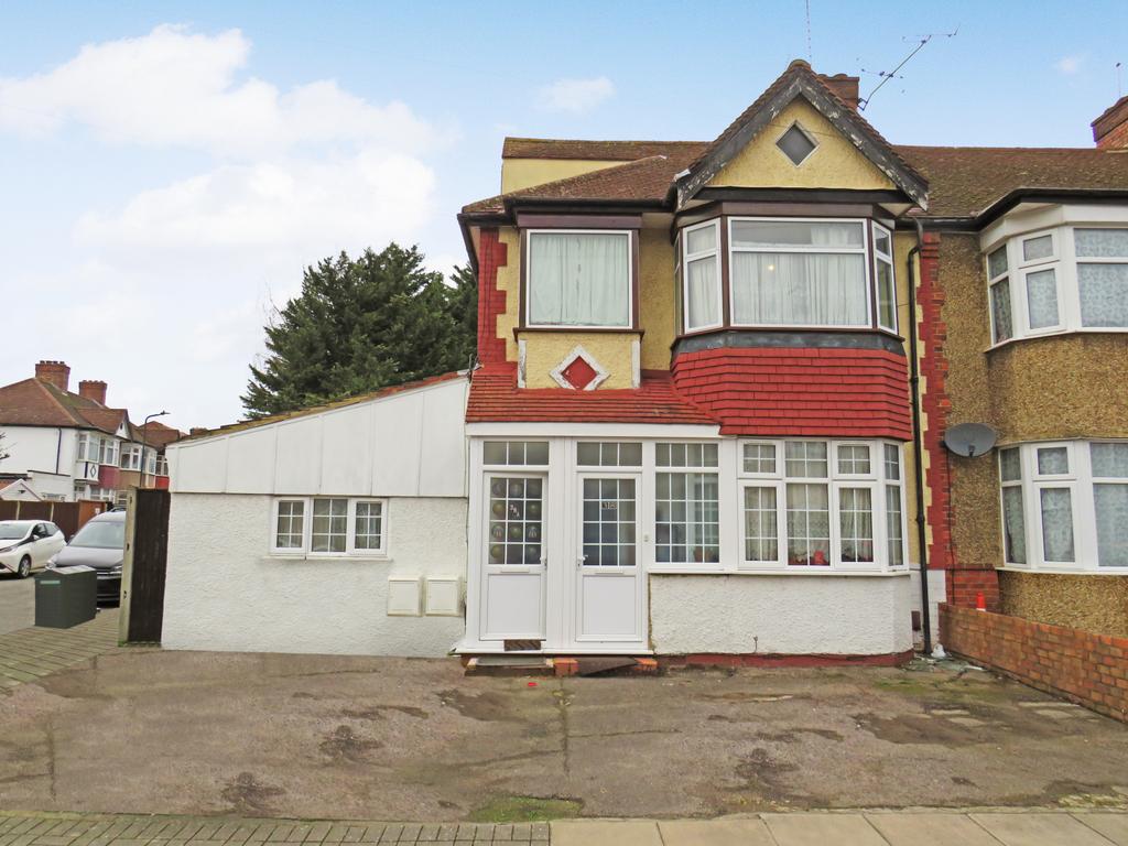 Elms Park Avenue, Wembley, Middlesex HA0 3 bed £440,000