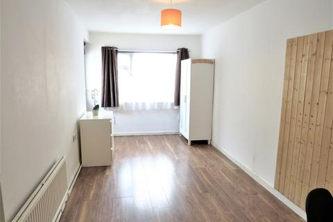 19 Ashness Gardens, Greenford, UB6 0RL