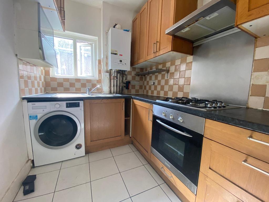 Eagle Road, Wembley, Middlesex HA0 3 bed flat £1,575 pcm (£363 pw)