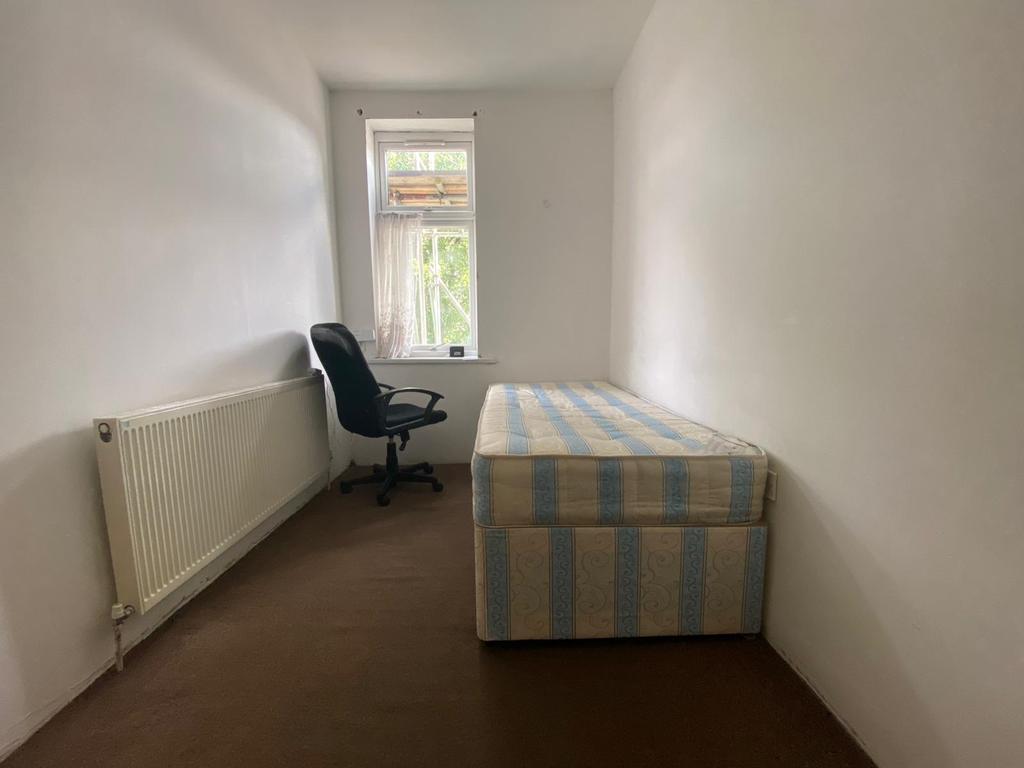 Eagle Road, Wembley, Middlesex HA0 3 bed flat £1,575 pcm (£363 pw)