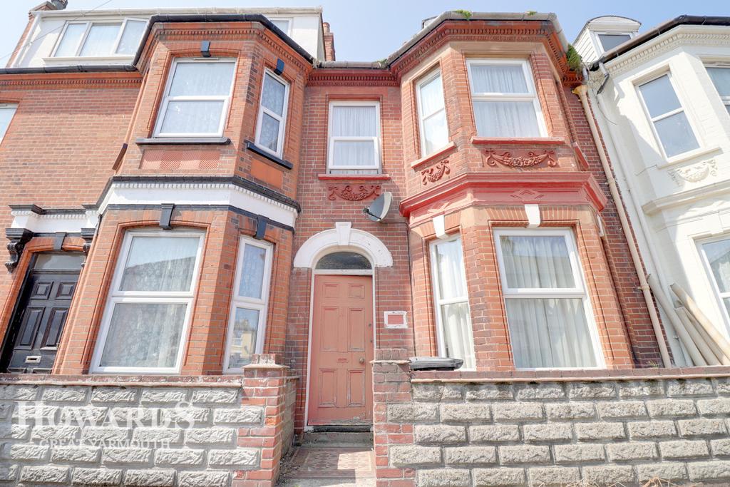 Nelson Road Central, Great Yarmouth 5 bed terraced house £150,000