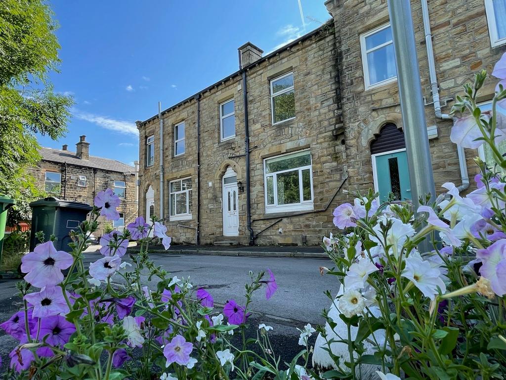 West Vale, Dewsbury, WF12 9QH 4 bed terraced house £110,000
