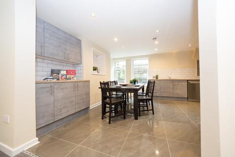 undefined, 15 Headingley Mount, Headingley, Leeds, LS6 3EL