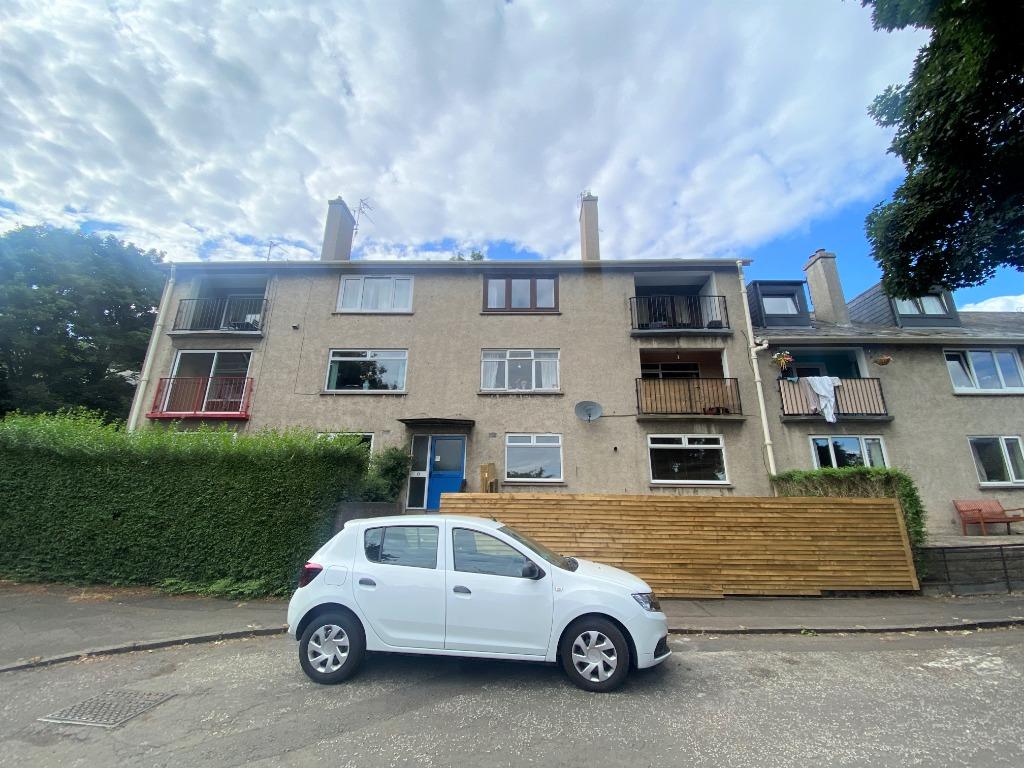 Meadowfield Gardens, Duddingston, Edinburgh, EH8 2 bed flat £815 pcm