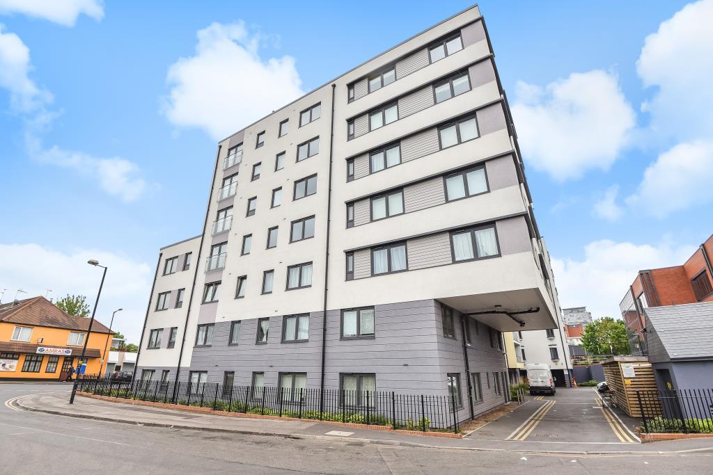 West Central, Slough, SL2 1 bed apartment £950 pcm (£219 pw)