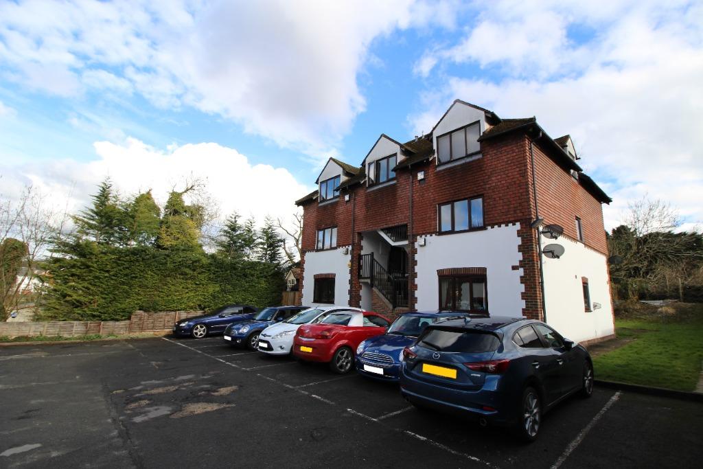 Willow Court, Bassetsbury Lane, High HP11 1 bed flat £795