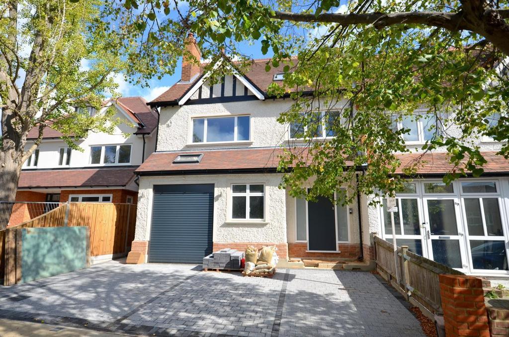Crown Road, Coombe, New Malden, KT3 2 bed flat £575,000