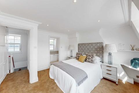3 bedroom terraced house to rent - Hasker Street, London