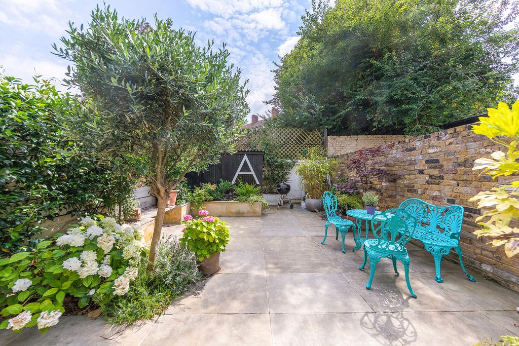 Claxton Grove, London, W6 4 bed terraced house £1,295,000