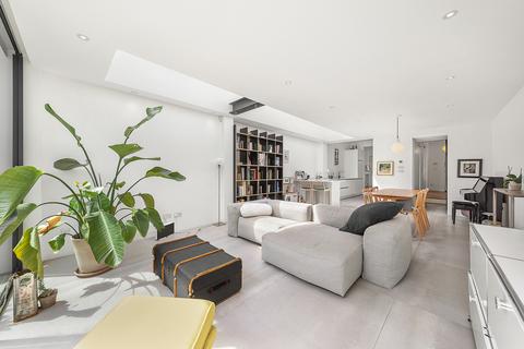 1 Claxton Grove, London, W6 8HD