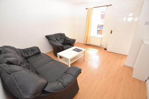 3 bedroom terraced house to rent - Heron Street, Hulme, Manchester, M15 5PR