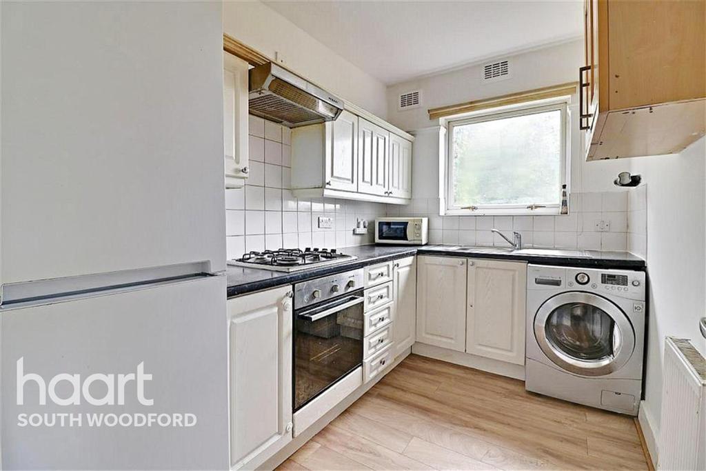 Chigwell Road, Woodford Green, IG8 2 bed £1,400 pcm (£323 pw)