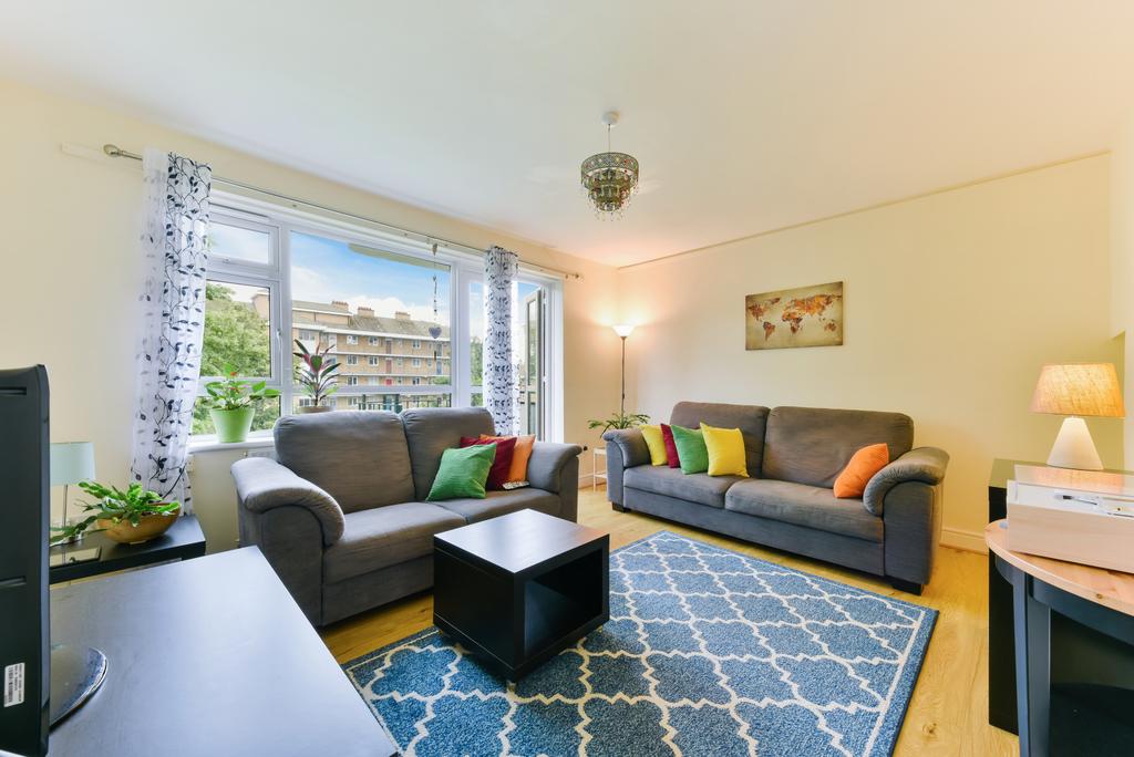 Two Bedroom Flat With Balcony Available in Southf