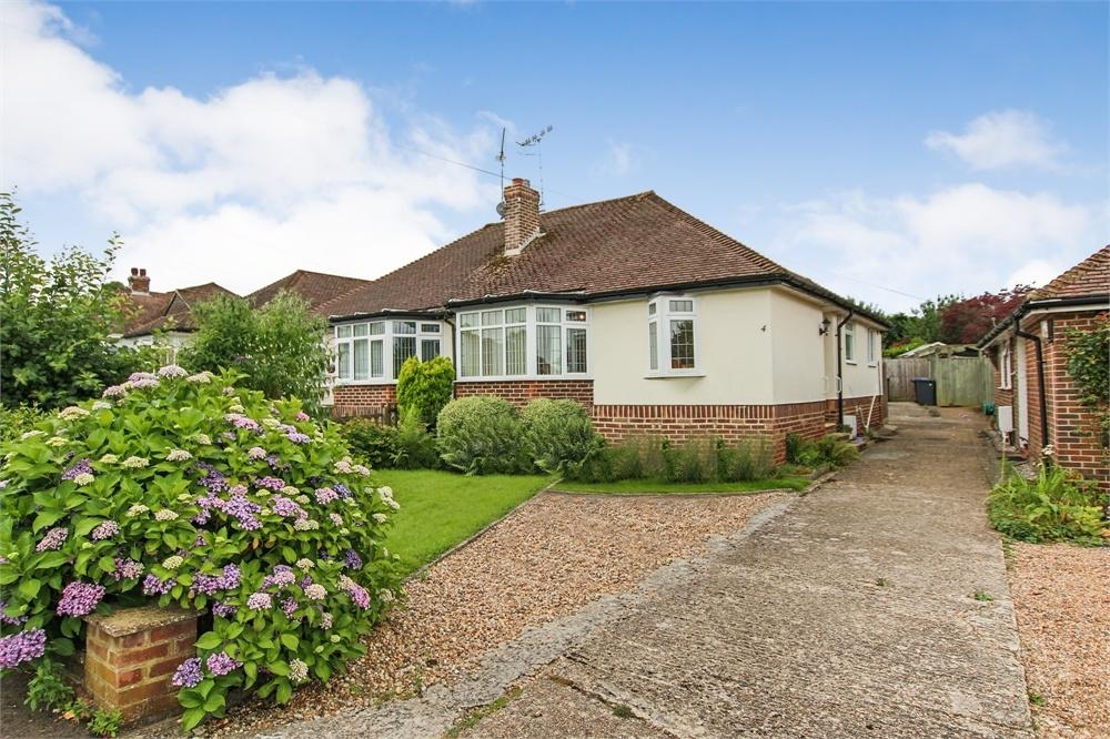 Linden Avenue, East Grinstead, West Sussex 2 bed semidetached bungalow