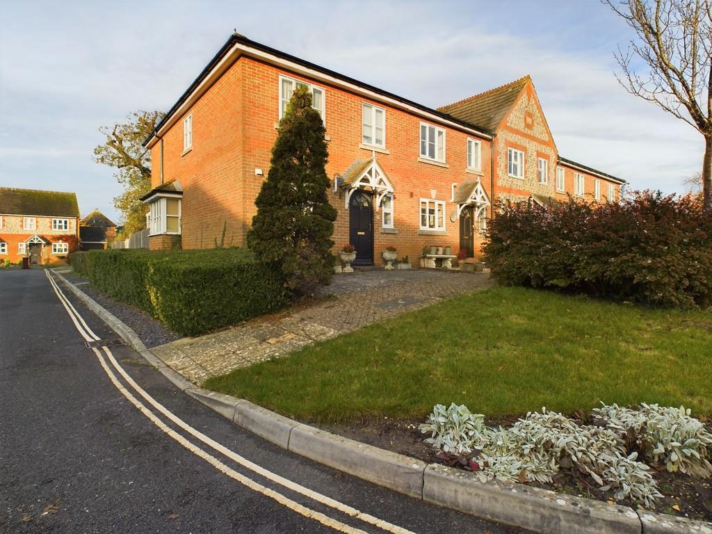 King Gardens, Chichester 3 bed end of terrace house for sale £